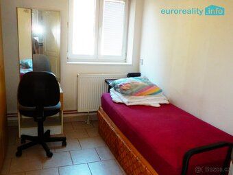 Nabízíme k prodeji chatu 195 m2 na pozemku 2 212 m2 v Dolníc