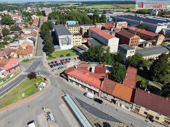 , Exkluzivně nabízíme k prodeji komerční objekt v centru Bys