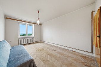 Představujeme Vám tento byt k prodeji v Dolanech. Byt se nac