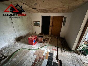 Nabízíme k prodeji starší rodinný dům se zahradou a zahradní