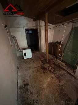 Nabízíme k prodeji starší rodinný dům se zahradou a zahradní