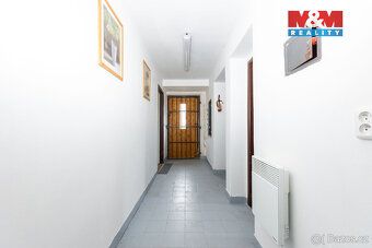 Nabízíme k prodeji cihlovou komerční nemovitost o užitné plo