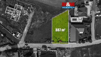 Svažitý stavební pozemek o rozloze 1103m2. 5 min. od nájezdu