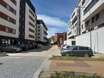 Ev.č. 00882 Nabízíme k pronájmu vyhrazené parkovací stání v 