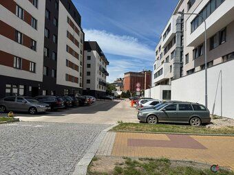 Ev.č. 00882 Nabízíme k pronájmu vyhrazené parkovací stání v 