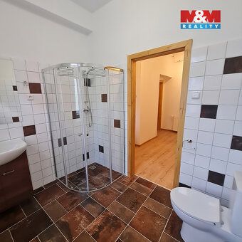 Pronájem bytu 2+kk o užitné ploše 51 m² v cihlovém domě v kl