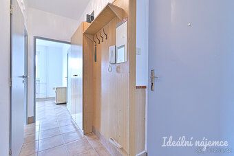 K dlouhodobému podnájmu nabízíme byt o dispozici 2+1 v klidn