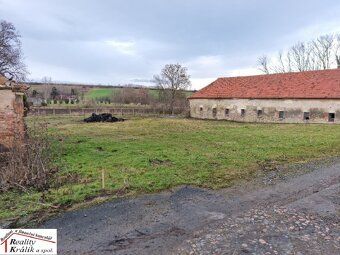 Pozemek k výstavbě RD o výměře 658m2 v obci Neškaredice, 3km
