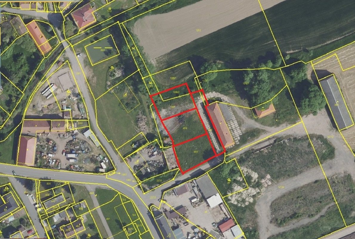Pozemek k výstavbě RD o výměře 658m2 v obci Neškaredice, 3km