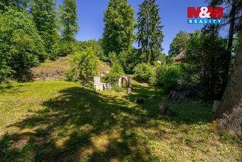 Prodej velkorysého stavebního pozemku o rozloze 2522 m2, nad
