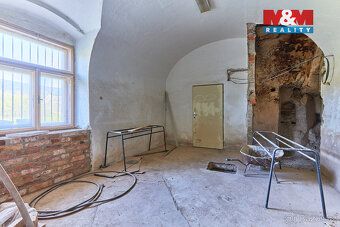 Nabízíme k prodeji unikátní budovu bývalé základní školy v s