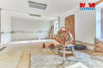 Nabízíme k prodeji unikátní budovu bývalé základní školy v s