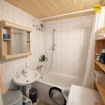 Nabízíme k pronájmu prostorný byt o dispozici 3+1 (68 m²) v 