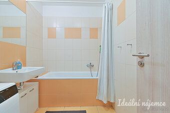 K dlouhodobému podnájmu nabízíme byt o dispozici 3+kk o výmě