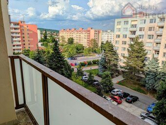 Nabízíme k pronájmu světlý a zrekonstruovaný byt 3+1 o výměř