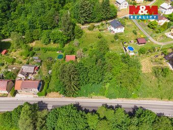 Nabízíme ke koupi slunný stavební pozemek 1 977 m² v obci Lí