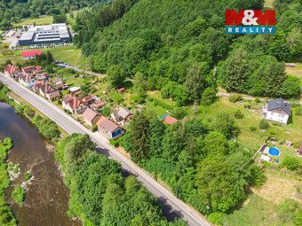 Nabízíme ke koupi slunný stavební pozemek 1 977 m² v obci Lí