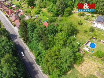 Nabízíme ke koupi slunný stavební pozemek 1 977 m² v obci Lí