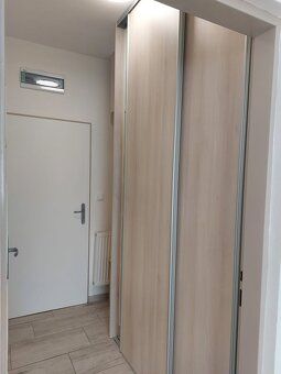 Dlouhodobý pronájem pěkného bytu s dispozicí 2+kk. Byt se na