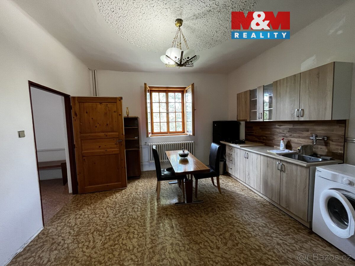 Pronajmeme světlý byt 2+1 o užitné ploše 80 m² v 2. NP cihlo