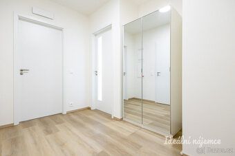 Nabízíme k dlouhodobému podnájmu světlý a moderní byt 2+kk v