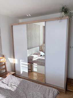 prodej - pronájem
nadstandartní velmi pěkný,čistý a slunný b