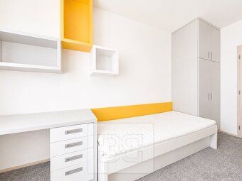 Ev.č. N09386 Nabízíme k pronájmu prostorný a světlý byt o di
