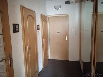 Poskytneme slušným lidem dlouhodobý pronájem částečně zaříze