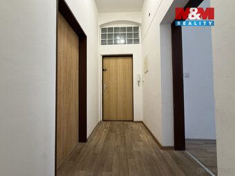 Nabízíme k pronájmu slunný a dispozičně skvěle řešený byt 3+