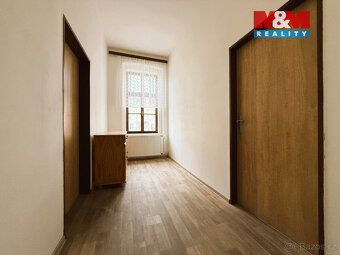 Nabízíme k pronájmu slunný a dispozičně skvěle řešený byt 3+