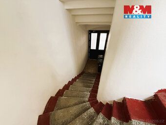Nabízíme k pronájmu slunný a dispozičně skvěle řešený byt 3+