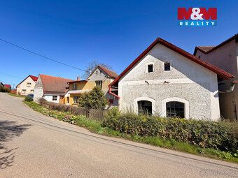 Nabízíme k prodeji samostatně stojící rodinný dům v klidné č