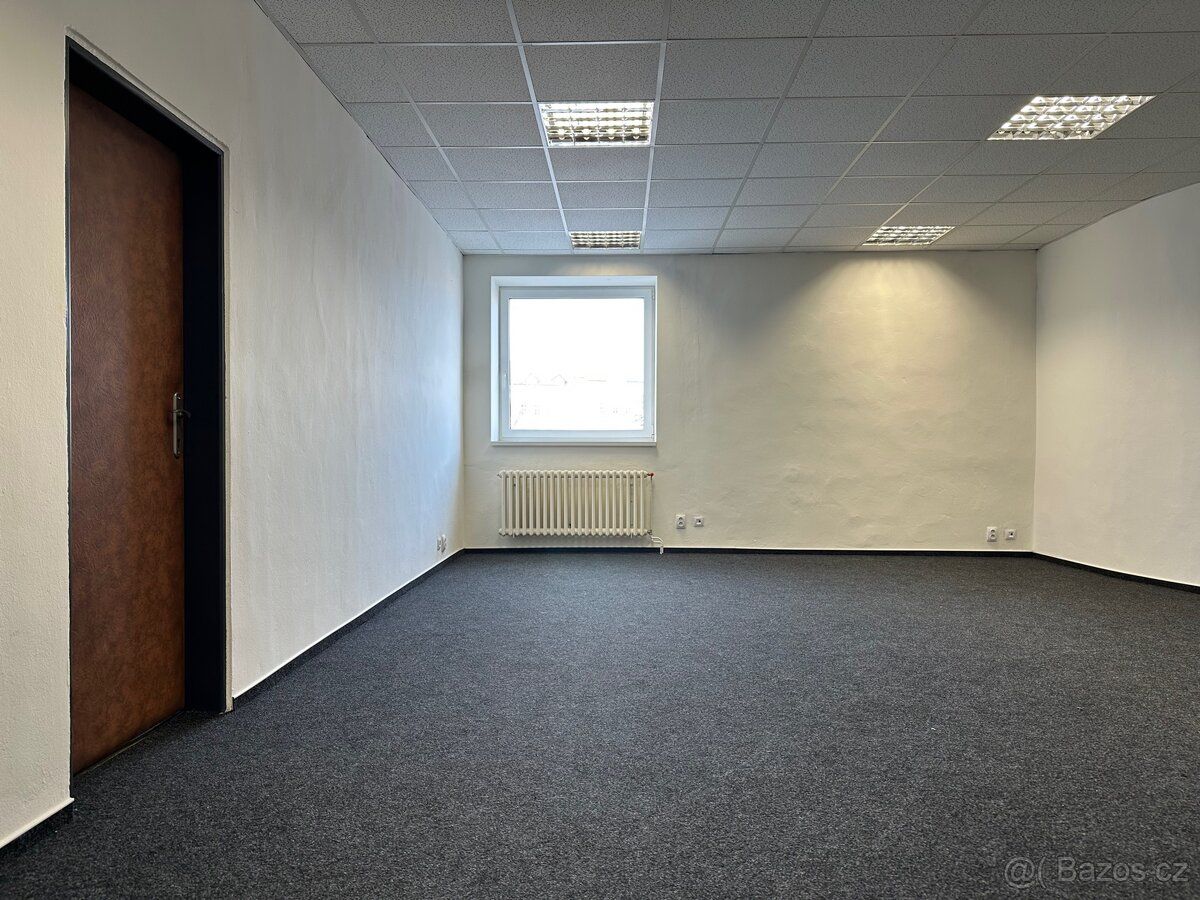 Nabízíme pronájem 2 kanceláří o velikosti 42 a 24 m² přímo v