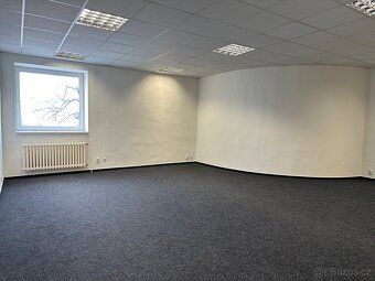 Nabízíme pronájem 2 kanceláří o velikosti 42 a 24 m² přímo v