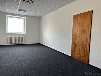 Nabízíme pronájem 2 kanceláří o velikosti 42 a 24 m² přímo v