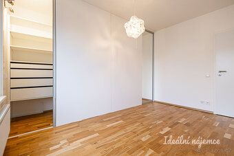 K dlouhodobému podnájmu nabízíme moderní a světlý byt o disp
