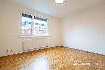 K dlouhodobému podnájmu nabízíme moderní a světlý byt o disp