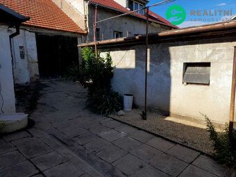 Nabízíme k prodeji RD se dvorem a zahradou. Dům se nachází v