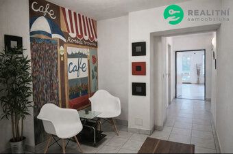 Rodinný dům 189 m² s bazénem, terasou, dvěma balkony a možno