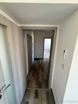 Nabízíme k podnájmu byt 3+kk umístěný v 2. nadzemním podlaží