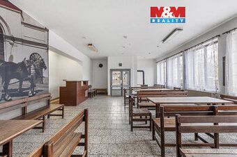 Dům s obchodem se nachází nedaleko centra Podbořan,v přízemí