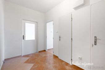 Nabízíme k podnájmu světlý a velmi příjemný byt o dispozici 