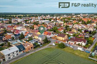 Nabízíme k prodeji velmi dobře udržovaný, dvoupatrový rodinn