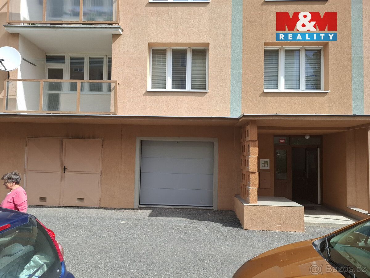 Nabízíme k prodeji řadovou garáž o užitné ploše 20 m² v kata