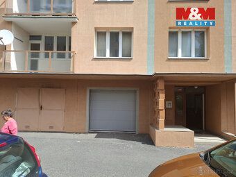 Nabízíme k prodeji řadovou garáž o užitné ploše 20 m² v kata