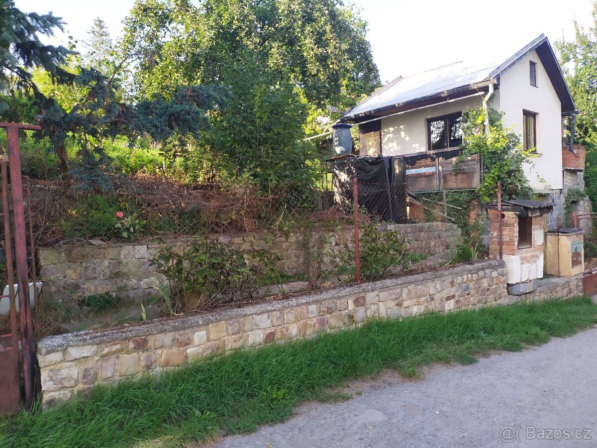 dlouhodobě pronajmu zahradu v Koterově, ca. 600m2 s malou ch