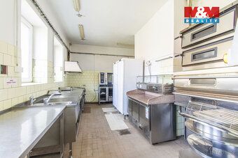 Nemovitost k prodeji, užívaná jako restaurace, stojí na vlas