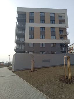 Moderní byt 2+kk s terasou, garážovým stáním a sklepem – Pra