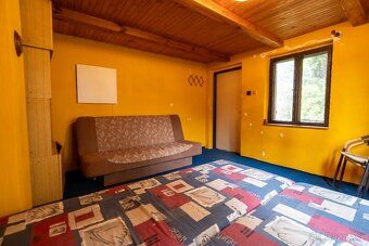 Nabízím k prodeji patrovou zděnou chatu o užitné ploše 20 m²