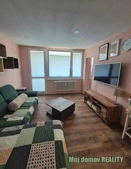Nabízíme k pronájmu byt 2+1 se šatnou o celkové ploše 60 m²,